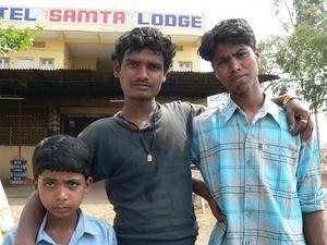 Random guys on the road from Ajanta to Aurangabad