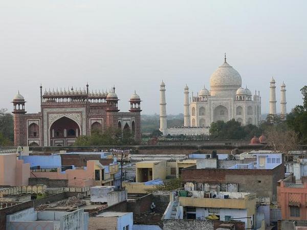 Main gate and Taj Mahal