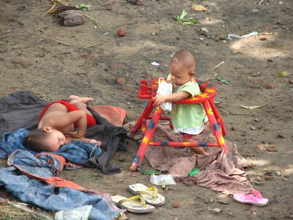 Kids at rest/play near the U Bein Bridge