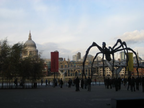 Tate modern spider