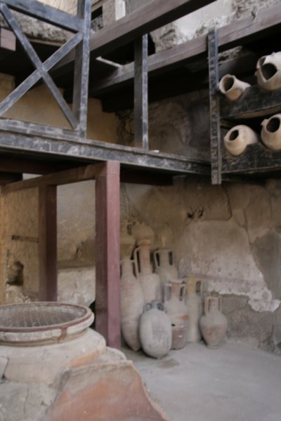 Bottega connected to the Casa del Mosaico di Nettuno e Anfritrite