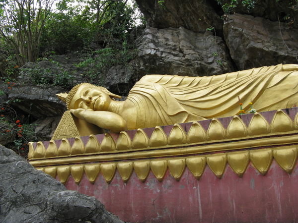 Lying lao Buddha