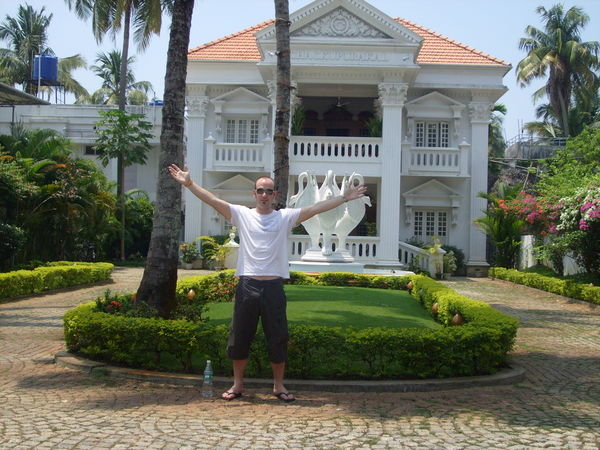 Steveo outside the Chak Palace in Fort Cochin