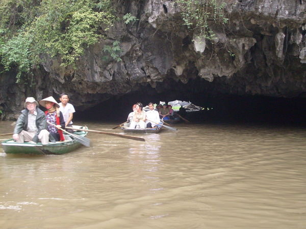 Hang Ca, Cave