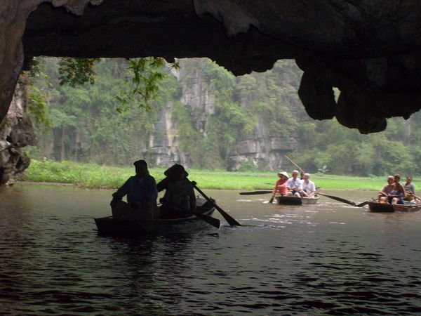 Hang Giua Cave