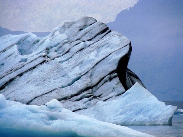Streaked iceberg 