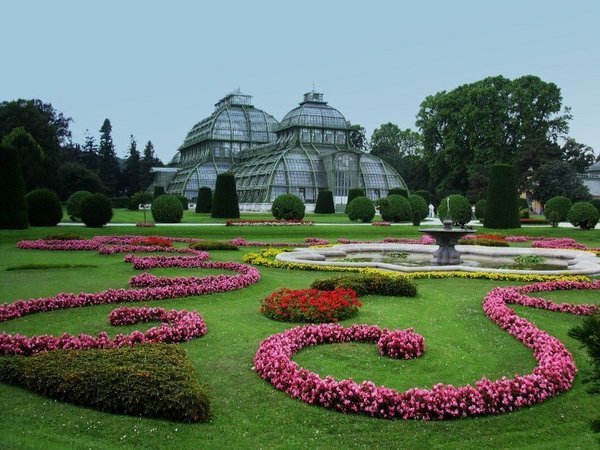 Palm House and gardens 