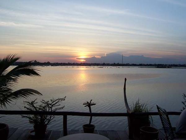 sunset in phnom penh