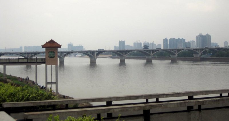 One of the main bridges joining the different parts of the city
