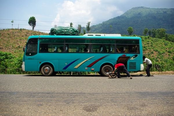Broken down bus to Vang  Viene