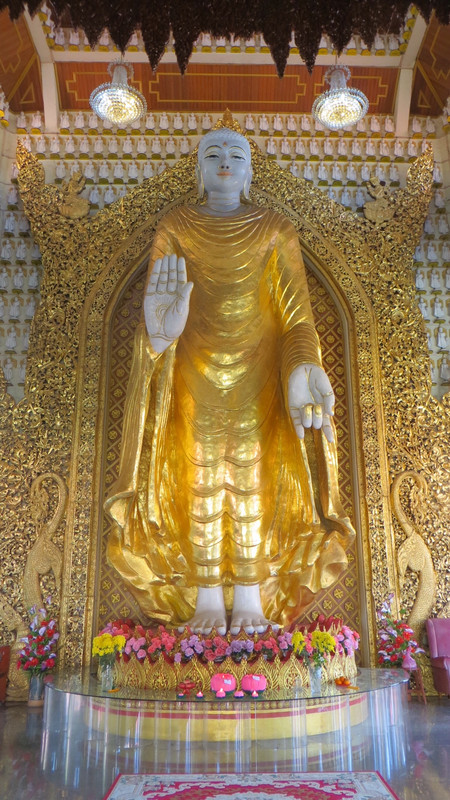 Golden Buddha, Burmese Temple