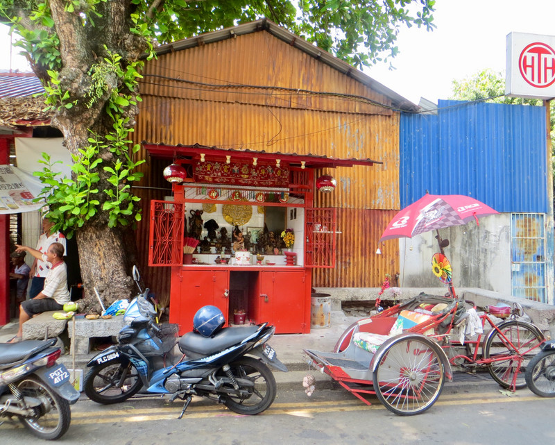 Tiny ‘cafe’ - a little more upmarket than usual street stalls