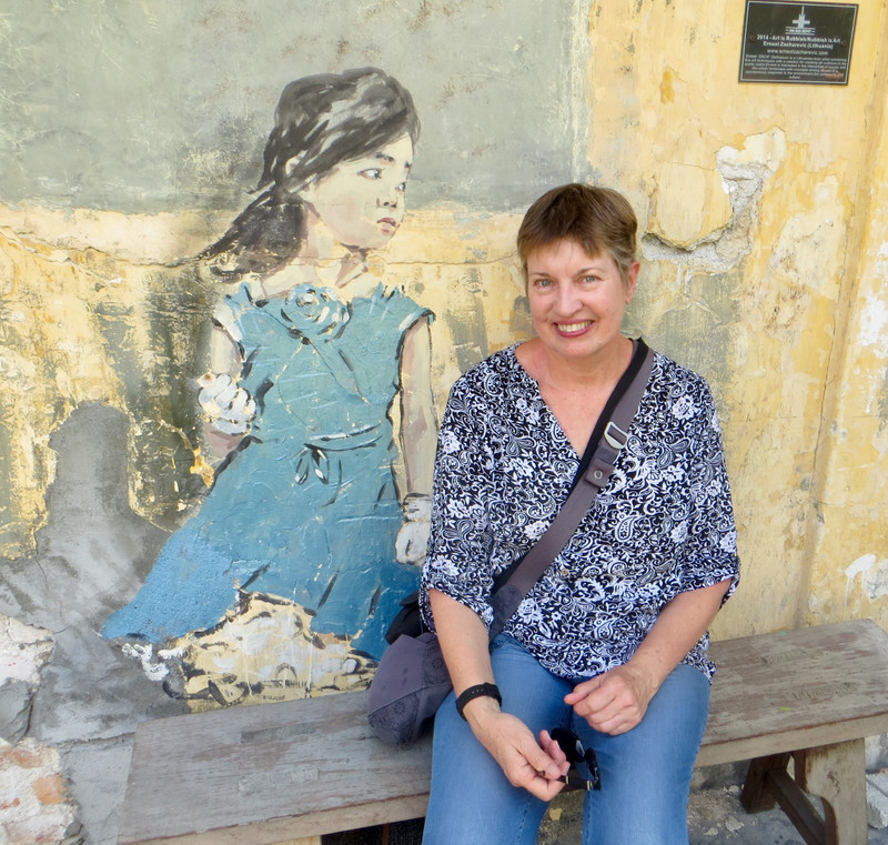 Linny and one of the murals at the HIN Bustop art market