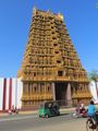 The golden-ochre coloured Nullur Kandaswamy Kovil, an enormous Hindu temple