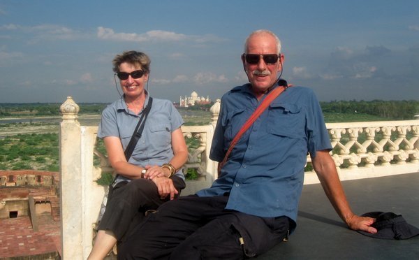 Jerry and Linny with Taj Mahal in background