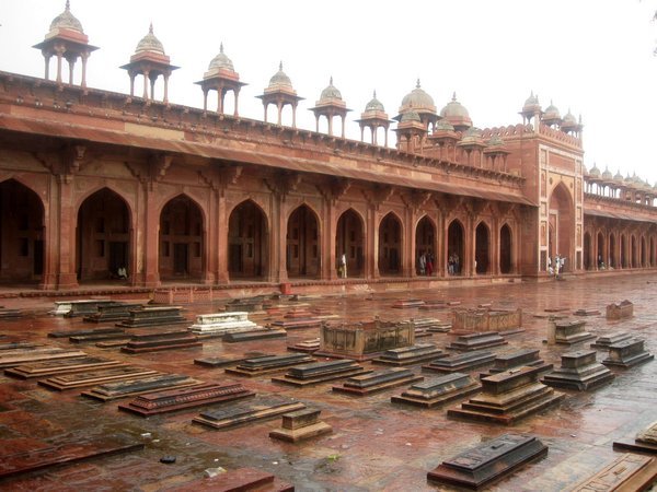 tombs within the large interior courtyard of Jama Masjid