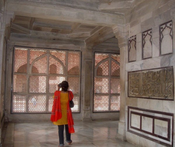 Marble lattice screens around the Tomb of Shaikh Salim Chishti