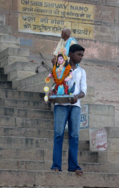 Carrying an idol to the River Ganges