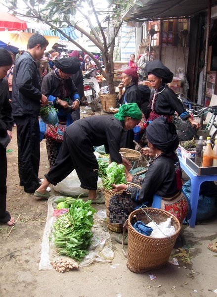 Vegetable sellers at Sin Ho