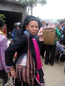 Lady at Sin Ho market