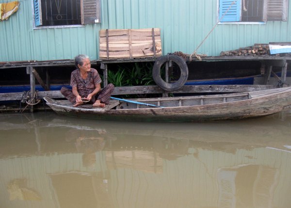 Old lady in the floating village
