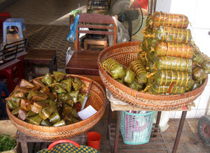 Banana leaf wrapped packets of sticky rice