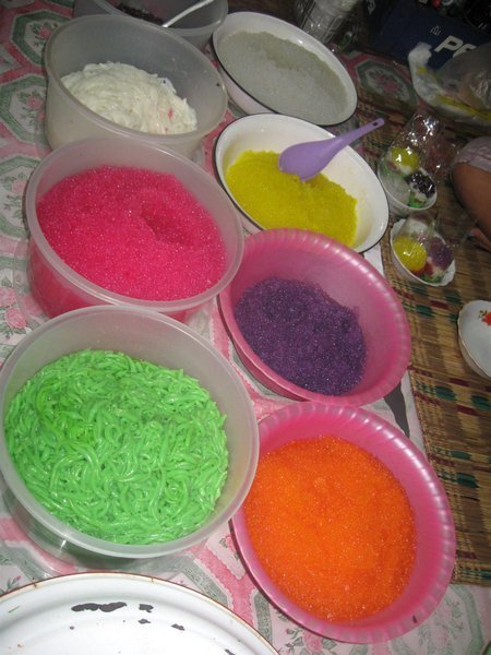Colourful additives for childrens' drinks