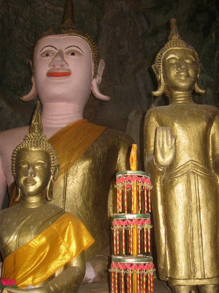 Buddhas in Hoy Cave