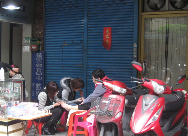 Street pedicure in Taipei