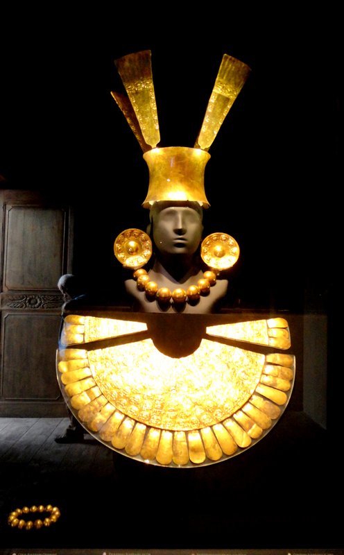 Complete set of Inca Gold Royal regalia