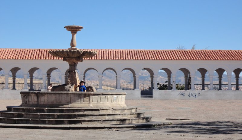 Fountain and arches at the city lookout