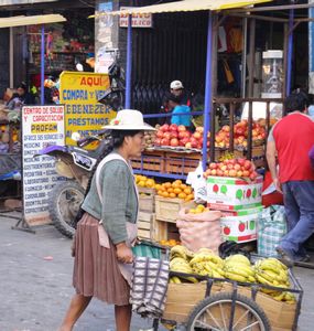 Lady selling bananas at the campesino market in Sucre