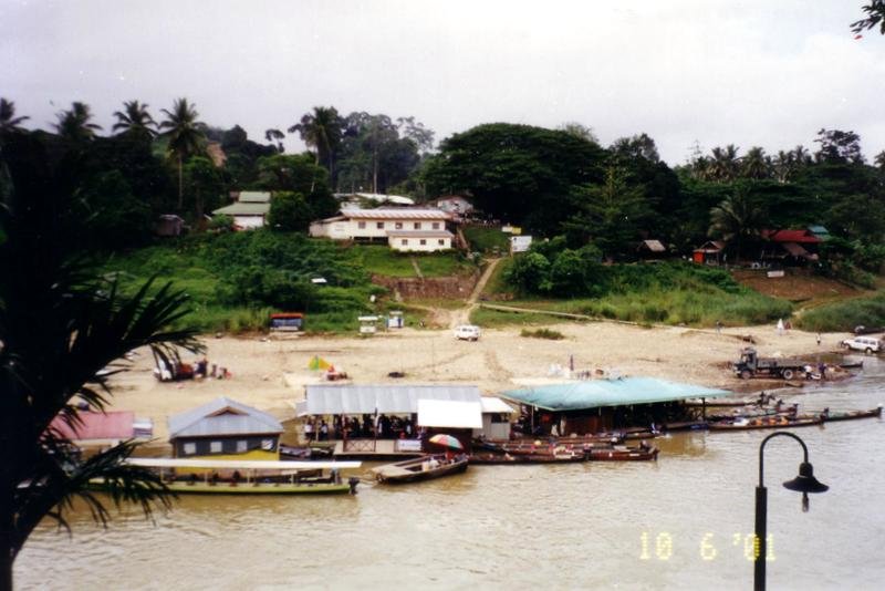Kuala Tahan - river docking town in Taman Negara