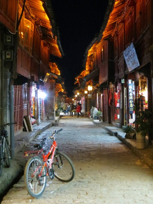 Lijiang streets at night