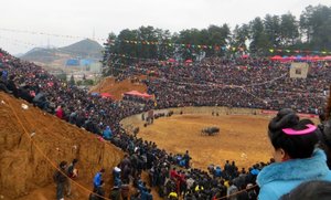 Large crowd at Kaili bullfight