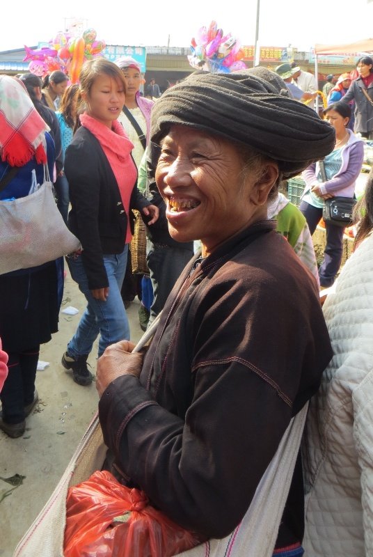 Bulong woman at the market