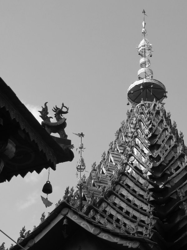 Silhouette of roof lines of Wat Manting