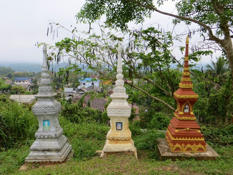 Memorial stupas