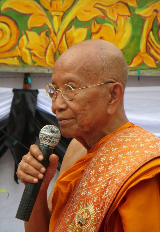 The senior monk in Cambodia speaking after the coffin was bought to the temple