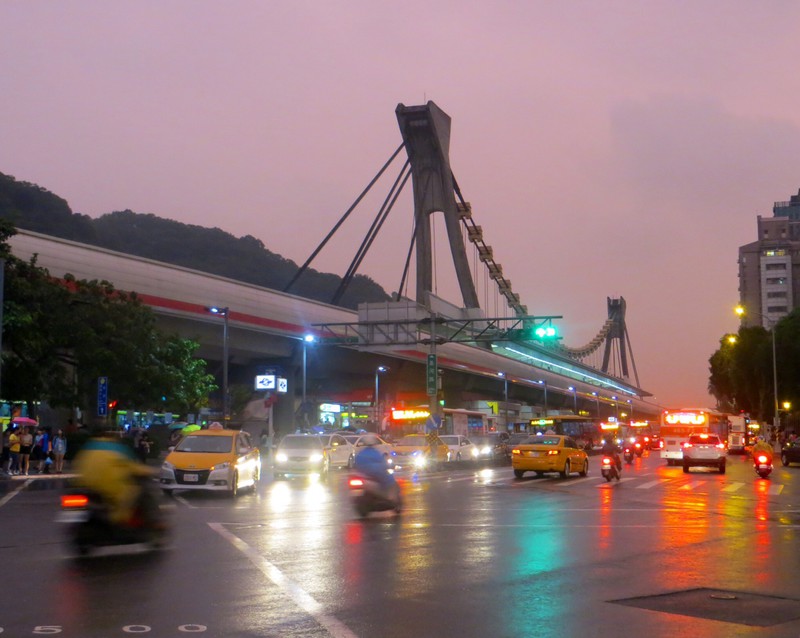 First night in Taipei - rainy evening in Shilin
