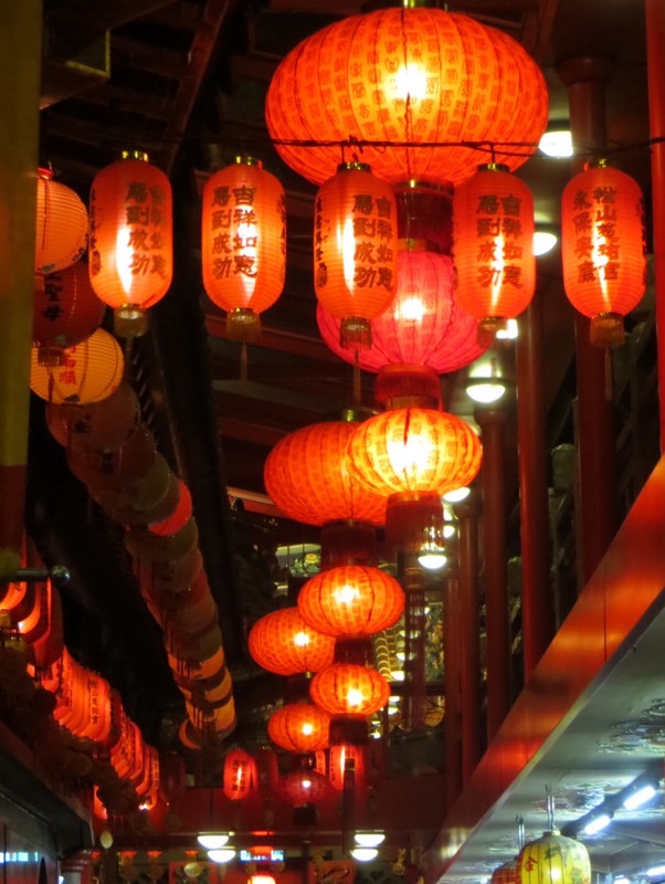Lanterns in the temple near Roahe night market