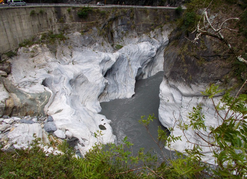 The stunning white marble cliffs of the Taroko Gorge.