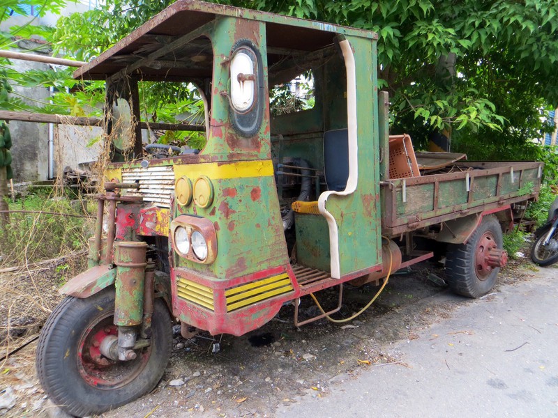 Old three wheeled truck in  Luyue