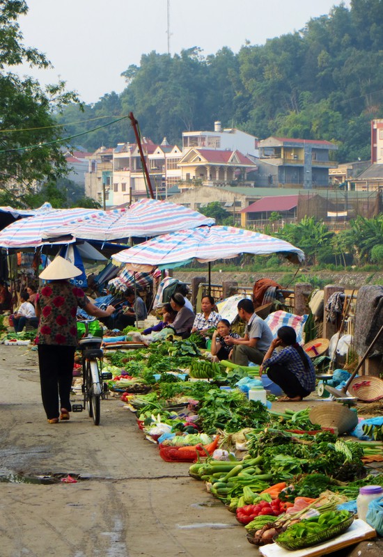 The market beside the river in Cao Bang
