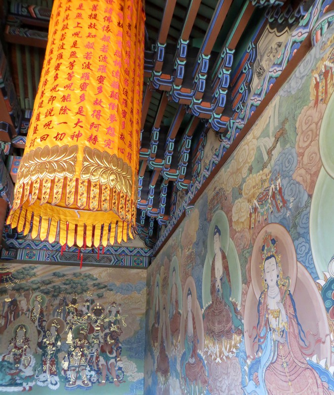 Temple interior Fayuan Temple