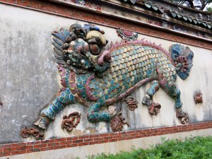 Dragon ceramic panel at Kaiyuan Temple