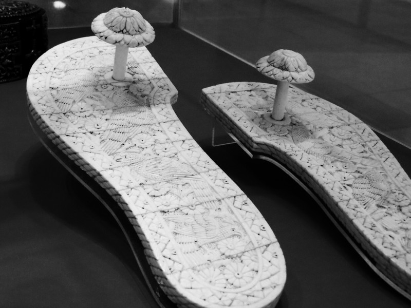 Carved ivory toe sandals from Mughal India