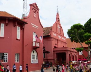 The red walls of Stadthuy's and Christ church