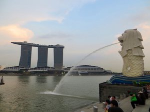 Merlion fountain opposite the Marina Bay Sands complex