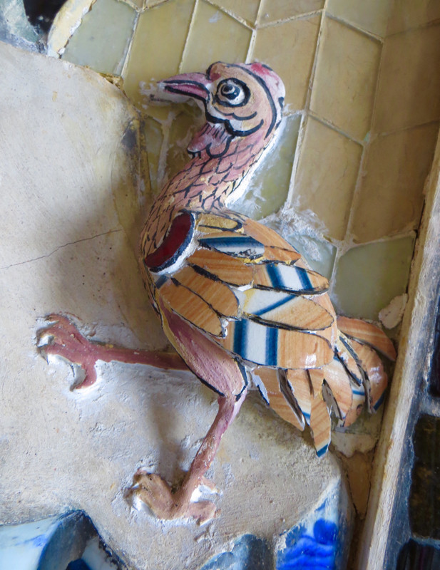 A little porcelain bird in the Tomb.